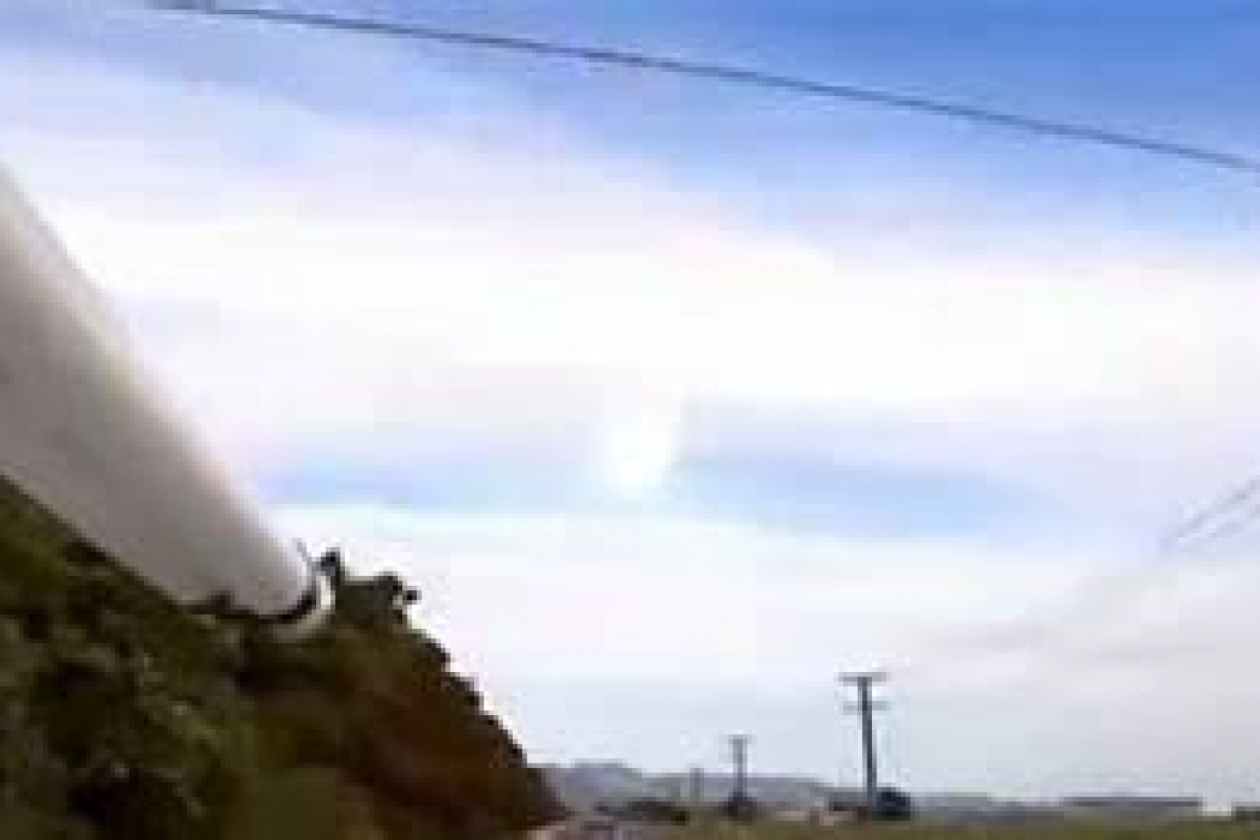 Brilliant daylight fireball over New  Zealand, sparks seismic event