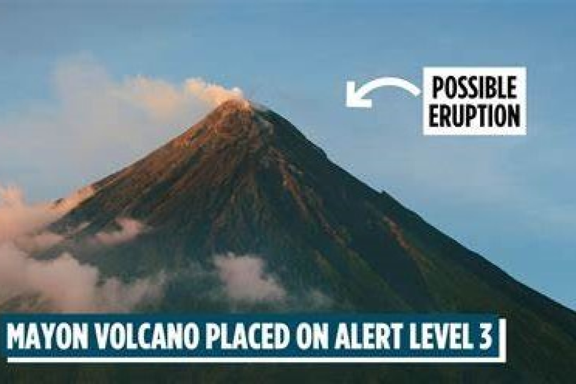 Philippines raises alert level at rumbling Mayon volcano
