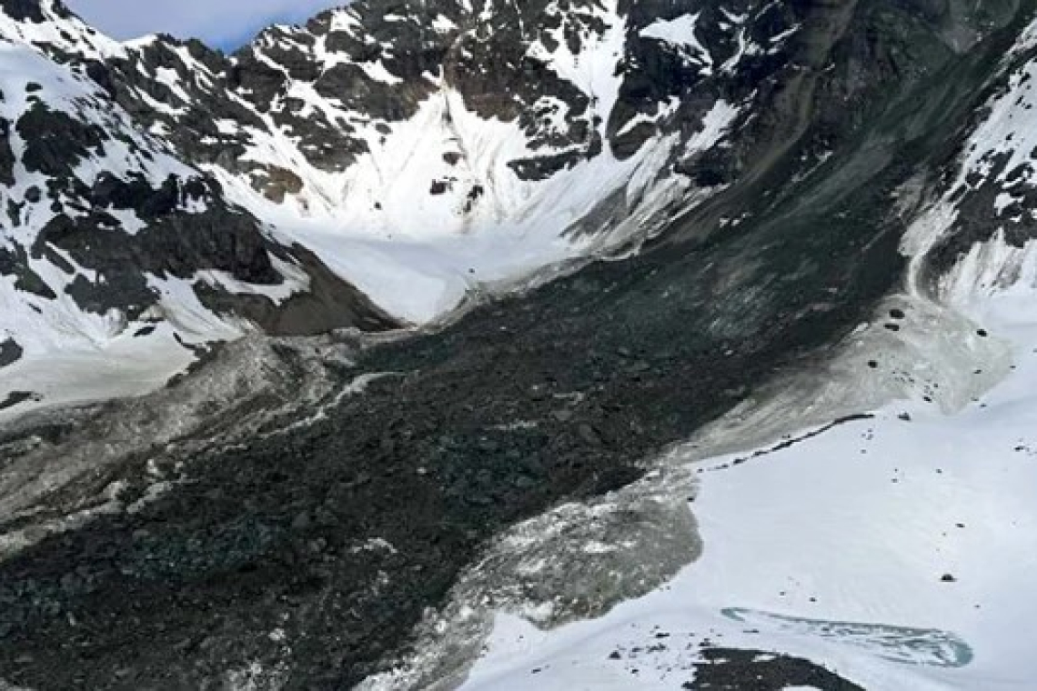 Die Länge der durch den Bergsturz ausgelösten Mure betrug über zwei Kilometer. - © APA